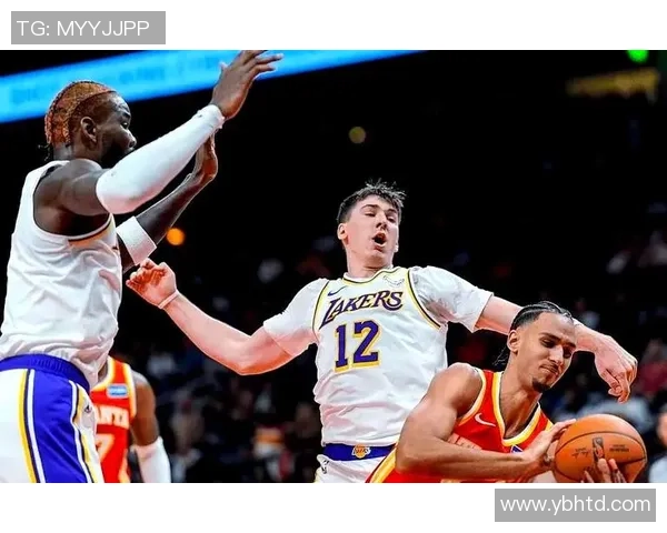2013年湖人对阵老鹰的经典对决回顾与精彩瞬间分析